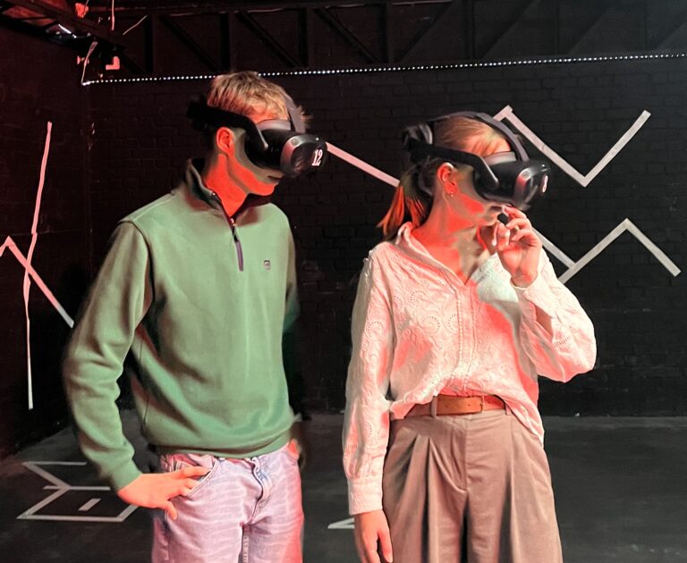 Couple vivant une sortie en couple à Lille en réalité virtuelle chez Inoui