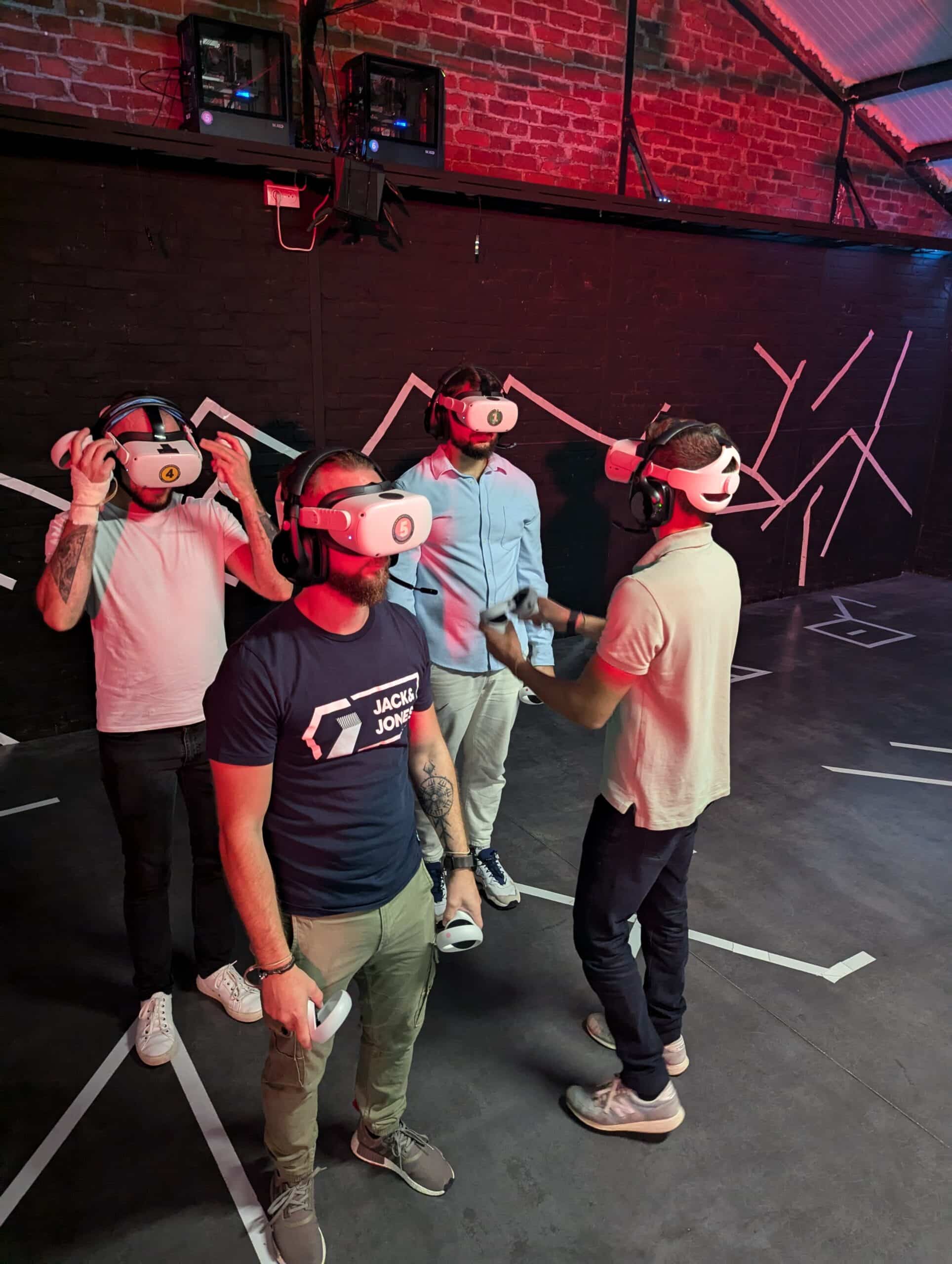 Équipe en team building à Lille dans notre salle de réalité virtuelle